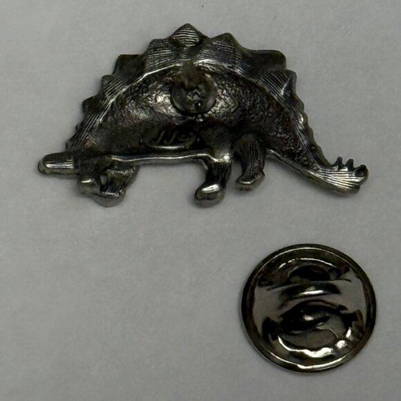 VINTAGE JJ Jonette Genuine Pewter Prehistoric Stegosaurus Pin/Brooch - Picture 2 of 2
